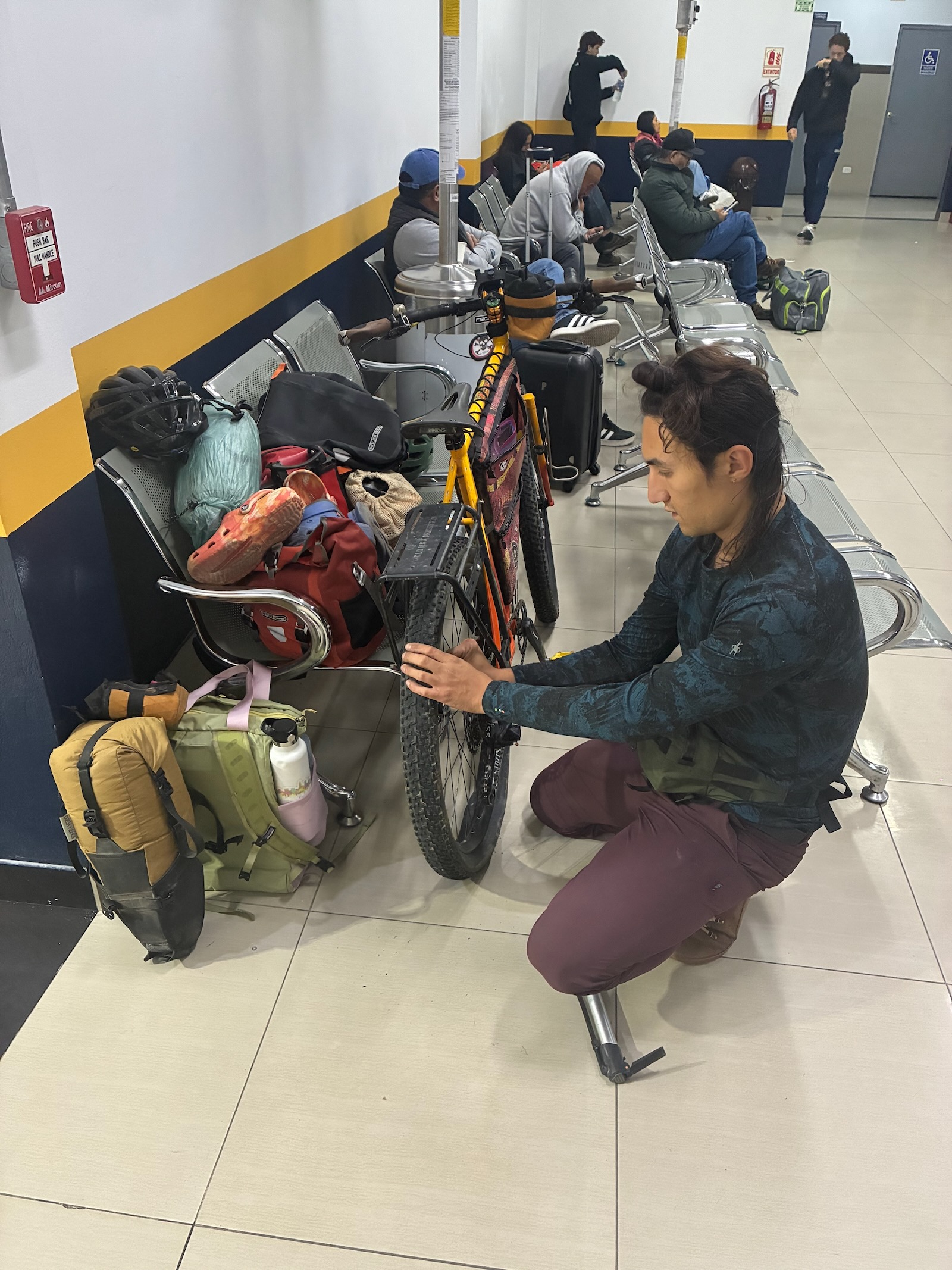 Carlos assembles his bike in the bus station